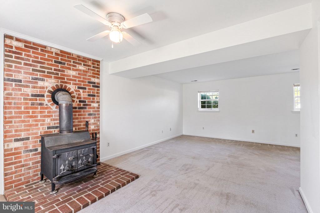 6421 HALEYS MILL RD, SPOTSYLVANIA, Virginia 22551, 3 Bedrooms Bedrooms, ,2 BathroomsBathrooms,Residential,6421 HALEYS MILL RD,VASP2040796 MLS # VASP2040796