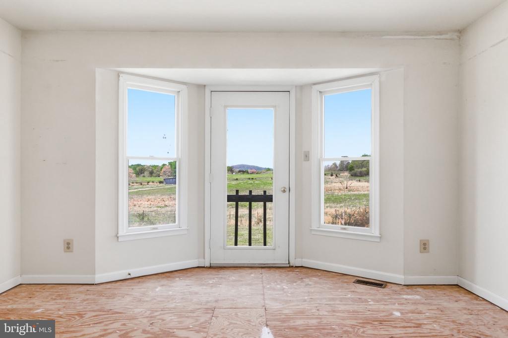 4004 INDIAN RUN RD, AMISSVILLE, Virginia 20106, 3 Bedrooms Bedrooms, ,2 BathroomsBathrooms,Residential,4004 INDIAN RUN RD,VACU2013326 MLS # VACU2013326