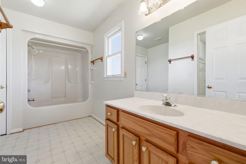 4004 INDIAN RUN RD, AMISSVILLE, Virginia 20106, 3 Bedrooms Bedrooms, ,2 BathroomsBathrooms,Residential,4004 INDIAN RUN RD,VACU2013326 MLS # VACU2013326