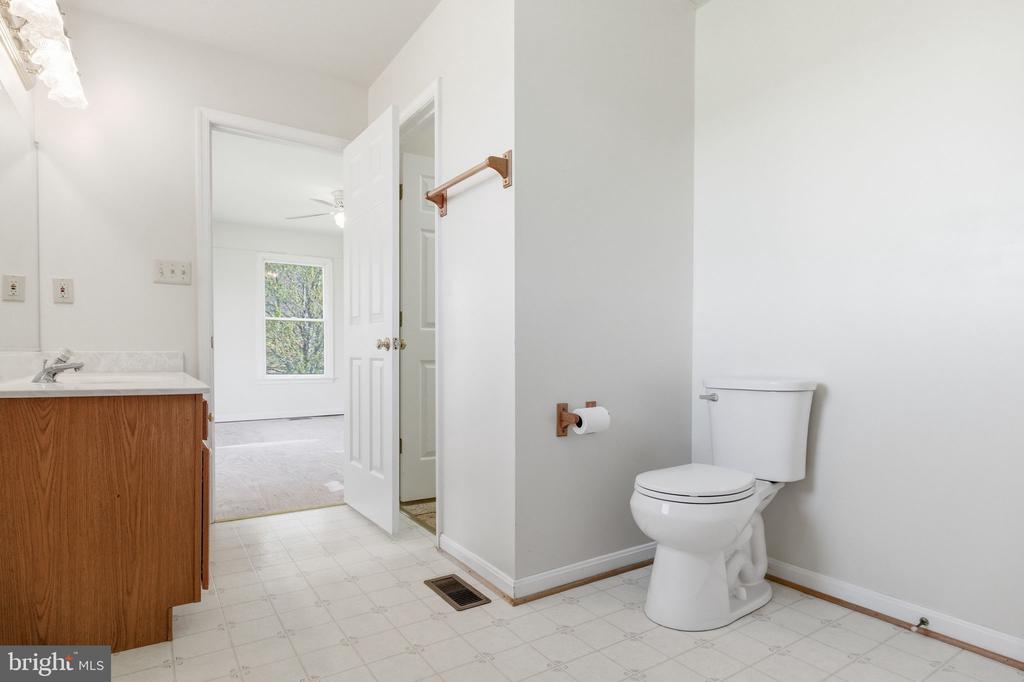 4004 INDIAN RUN RD, AMISSVILLE, Virginia 20106, 3 Bedrooms Bedrooms, ,2 BathroomsBathrooms,Residential,4004 INDIAN RUN RD,VACU2013326 MLS # VACU2013326