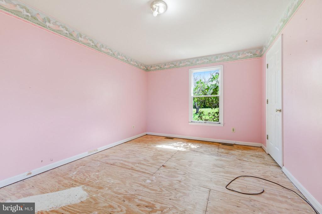 4004 INDIAN RUN RD, AMISSVILLE, Virginia 20106, 3 Bedrooms Bedrooms, ,2 BathroomsBathrooms,Residential,4004 INDIAN RUN RD,VACU2013326 MLS # VACU2013326