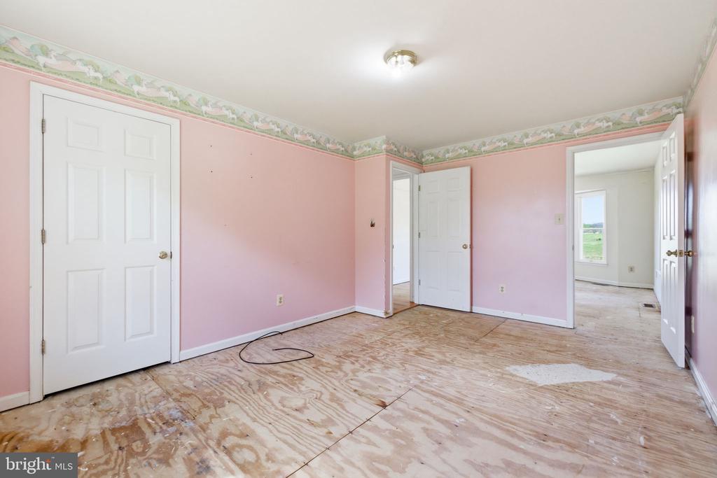 4004 INDIAN RUN RD, AMISSVILLE, Virginia 20106, 3 Bedrooms Bedrooms, ,2 BathroomsBathrooms,Residential,4004 INDIAN RUN RD,VACU2013326 MLS # VACU2013326