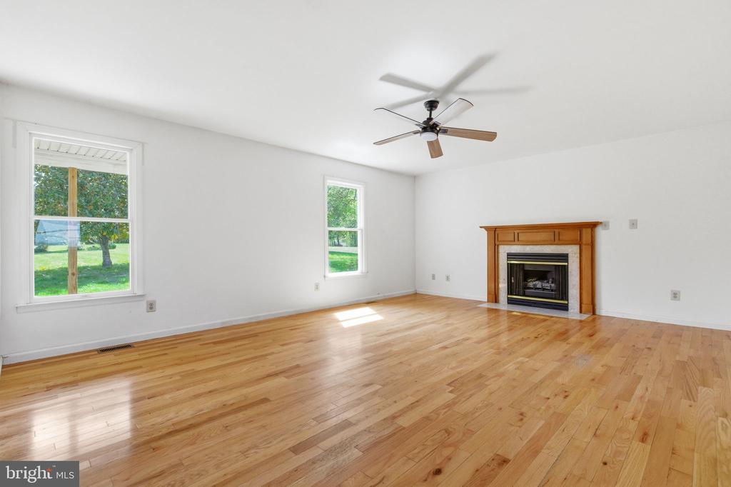 4004 INDIAN RUN RD, AMISSVILLE, Virginia 20106, 3 Bedrooms Bedrooms, ,2 BathroomsBathrooms,Residential,4004 INDIAN RUN RD,VACU2013326 MLS # VACU2013326