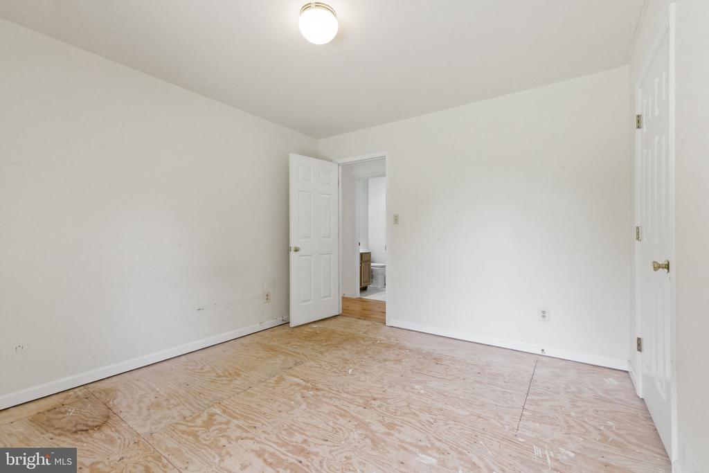 4004 INDIAN RUN RD, AMISSVILLE, Virginia 20106, 3 Bedrooms Bedrooms, ,2 BathroomsBathrooms,Residential,4004 INDIAN RUN RD,VACU2013326 MLS # VACU2013326