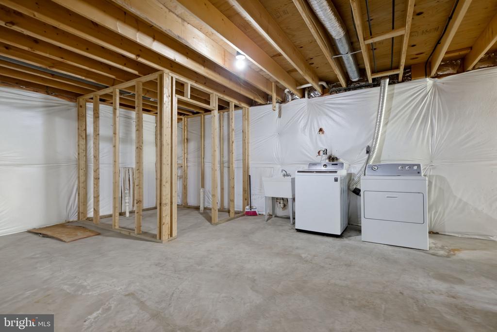 4004 INDIAN RUN RD, AMISSVILLE, Virginia 20106, 3 Bedrooms Bedrooms, ,2 BathroomsBathrooms,Residential,4004 INDIAN RUN RD,VACU2013326 MLS # VACU2013326