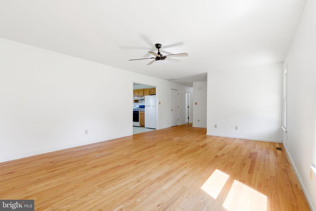 4004 INDIAN RUN RD, AMISSVILLE, Virginia 20106, 3 Bedrooms Bedrooms, ,2 BathroomsBathrooms,Residential,4004 INDIAN RUN RD,VACU2013326 MLS # VACU2013326