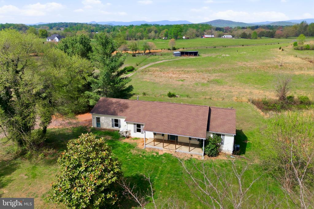 4004 INDIAN RUN RD, AMISSVILLE, Virginia 20106, 3 Bedrooms Bedrooms, ,2 BathroomsBathrooms,Residential,4004 INDIAN RUN RD,VACU2013326 MLS # VACU2013326