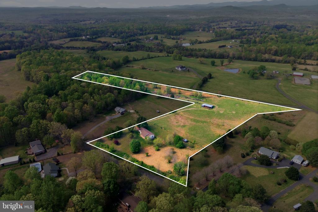 4004 INDIAN RUN RD, AMISSVILLE, Virginia 20106, 3 Bedrooms Bedrooms, ,2 BathroomsBathrooms,Residential,4004 INDIAN RUN RD,VACU2013326 MLS # VACU2013326