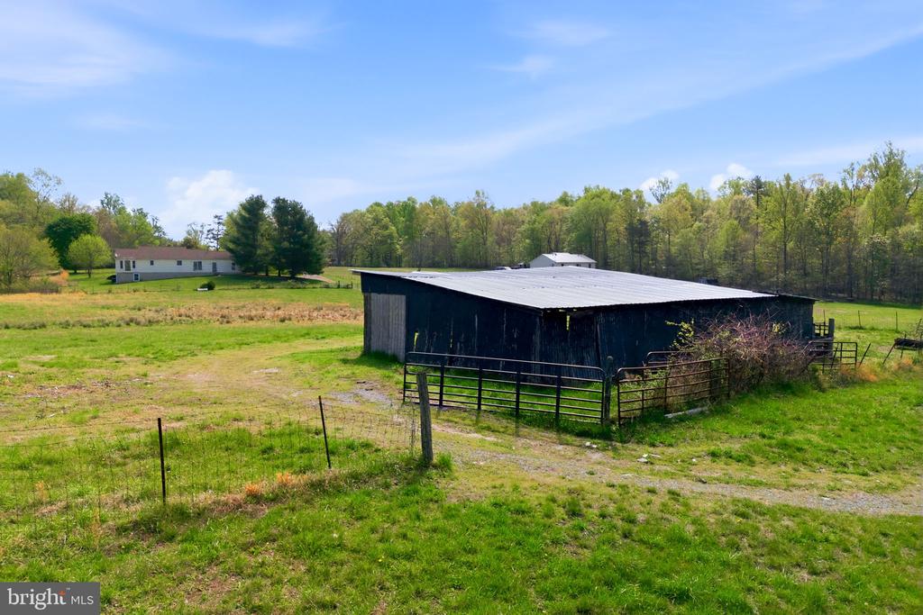 4004 INDIAN RUN RD, AMISSVILLE, Virginia 20106, 3 Bedrooms Bedrooms, ,2 BathroomsBathrooms,Residential,4004 INDIAN RUN RD,VACU2013326 MLS # VACU2013326