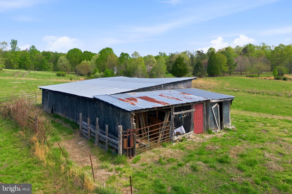 4004 INDIAN RUN RD, AMISSVILLE, Virginia 20106, 3 Bedrooms Bedrooms, ,2 BathroomsBathrooms,Residential,4004 INDIAN RUN RD,VACU2013326 MLS # VACU2013326