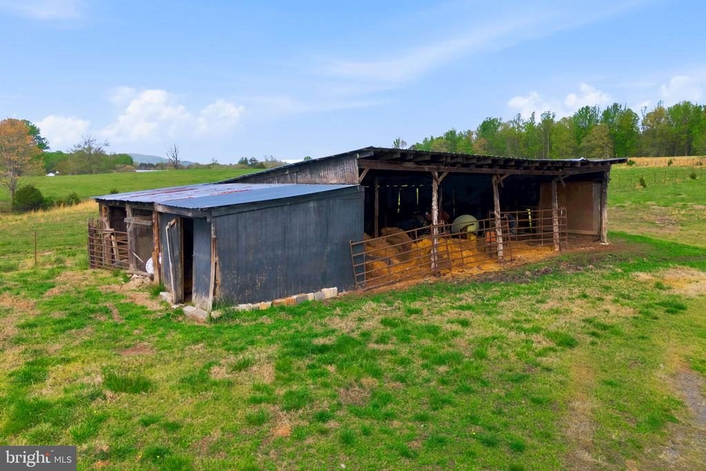 4004 INDIAN RUN RD, AMISSVILLE, Virginia 20106, 3 Bedrooms Bedrooms, ,2 BathroomsBathrooms,Residential,4004 INDIAN RUN RD,VACU2013326 MLS # VACU2013326