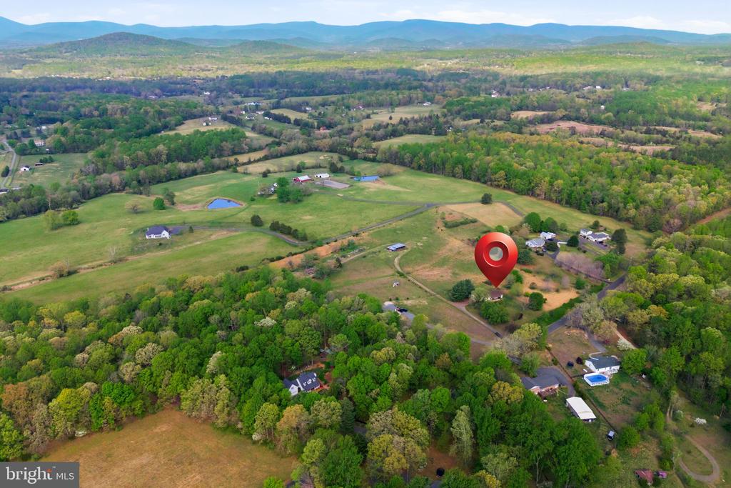 4004 INDIAN RUN RD, AMISSVILLE, Virginia 20106, 3 Bedrooms Bedrooms, ,2 BathroomsBathrooms,Residential,4004 INDIAN RUN RD,VACU2013326 MLS # VACU2013326