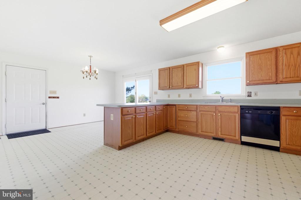 4004 INDIAN RUN RD, AMISSVILLE, Virginia 20106, 3 Bedrooms Bedrooms, ,2 BathroomsBathrooms,Residential,4004 INDIAN RUN RD,VACU2013326 MLS # VACU2013326