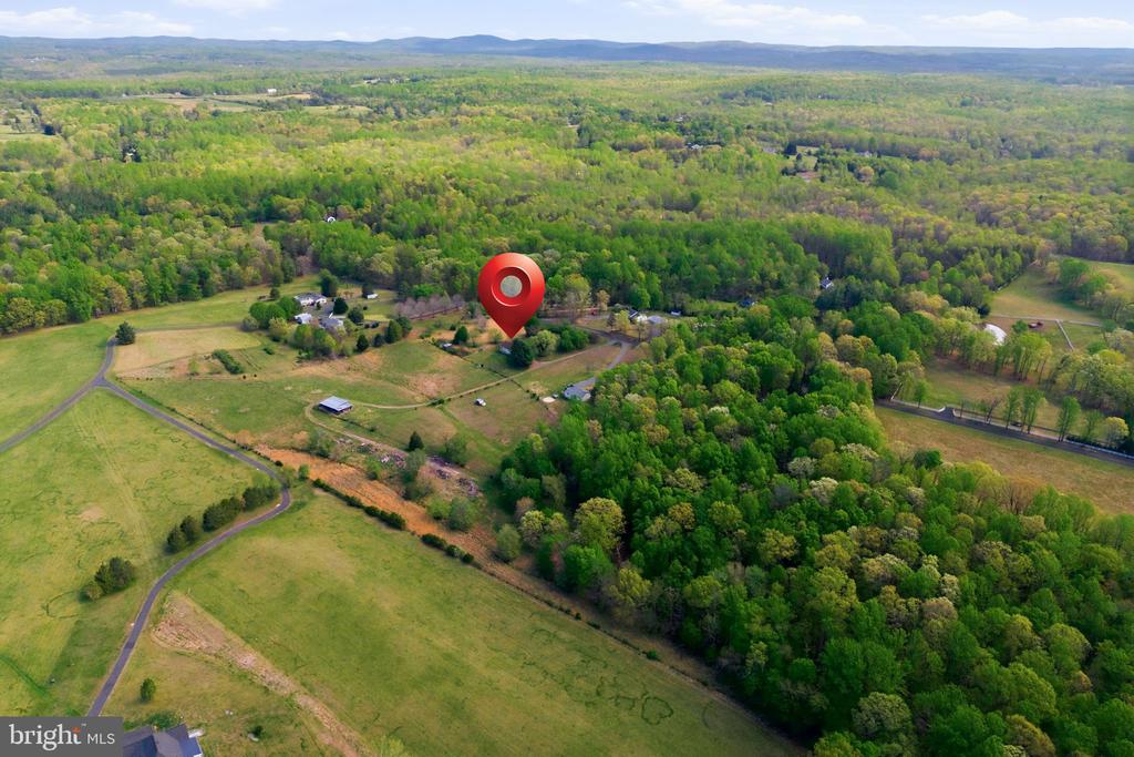 4004 INDIAN RUN RD, AMISSVILLE, Virginia 20106, 3 Bedrooms Bedrooms, ,2 BathroomsBathrooms,Residential,4004 INDIAN RUN RD,VACU2013326 MLS # VACU2013326