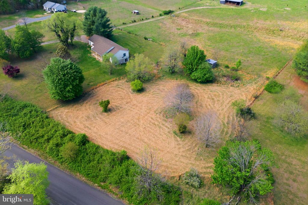 4004 INDIAN RUN RD, AMISSVILLE, Virginia 20106, 3 Bedrooms Bedrooms, ,2 BathroomsBathrooms,Residential,4004 INDIAN RUN RD,VACU2013326 MLS # VACU2013326