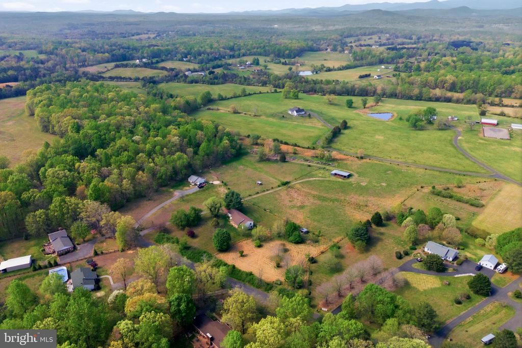4004 INDIAN RUN RD, AMISSVILLE, Virginia 20106, 3 Bedrooms Bedrooms, ,2 BathroomsBathrooms,Residential,4004 INDIAN RUN RD,VACU2013326 MLS # VACU2013326