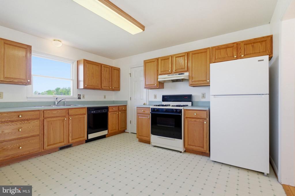 4004 INDIAN RUN RD, AMISSVILLE, Virginia 20106, 3 Bedrooms Bedrooms, ,2 BathroomsBathrooms,Residential,4004 INDIAN RUN RD,VACU2013326 MLS # VACU2013326