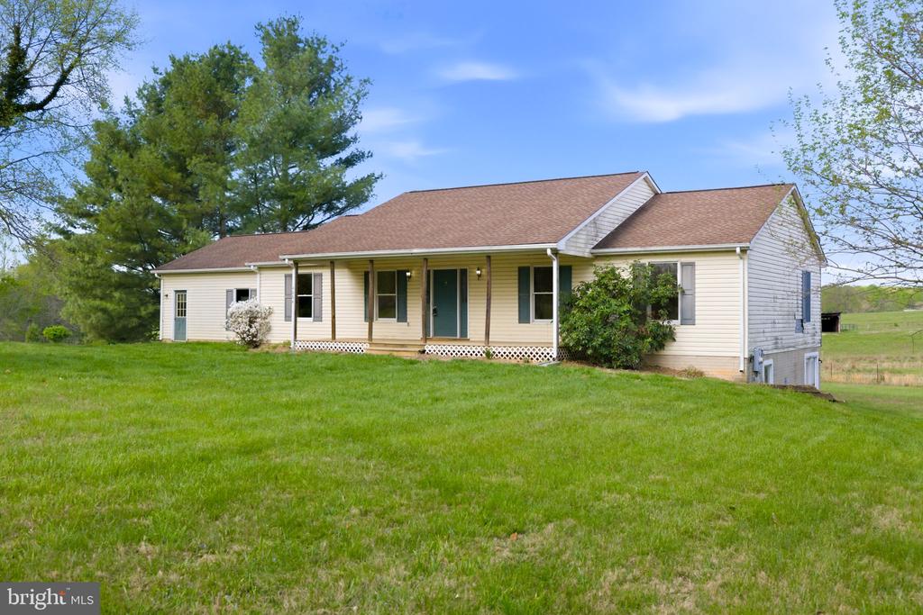 4004 INDIAN RUN RD, AMISSVILLE, Virginia 20106, 3 Bedrooms Bedrooms, ,2 BathroomsBathrooms,Residential,4004 INDIAN RUN RD,VACU2013326 MLS # VACU2013326