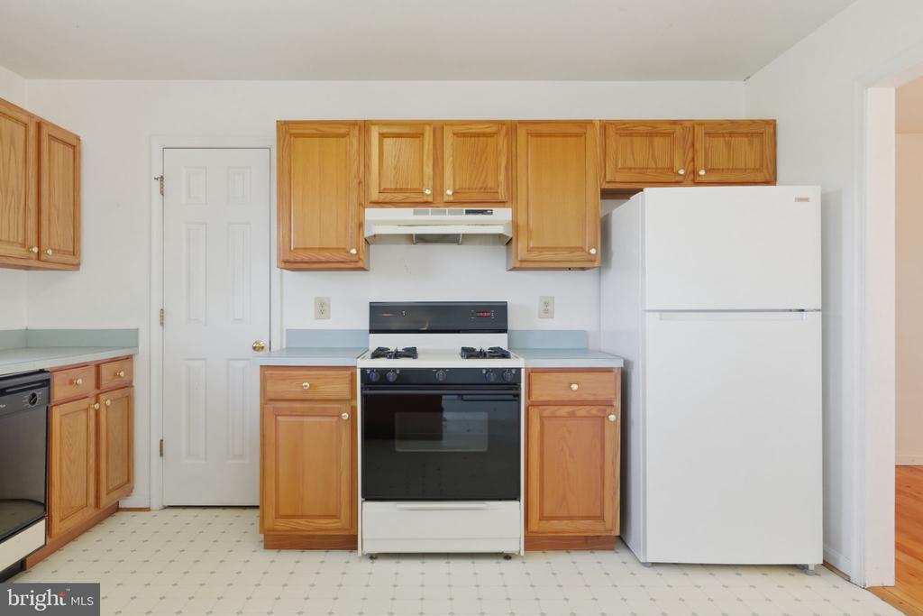 4004 INDIAN RUN RD, AMISSVILLE, Virginia 20106, 3 Bedrooms Bedrooms, ,2 BathroomsBathrooms,Residential,4004 INDIAN RUN RD,VACU2013326 MLS # VACU2013326