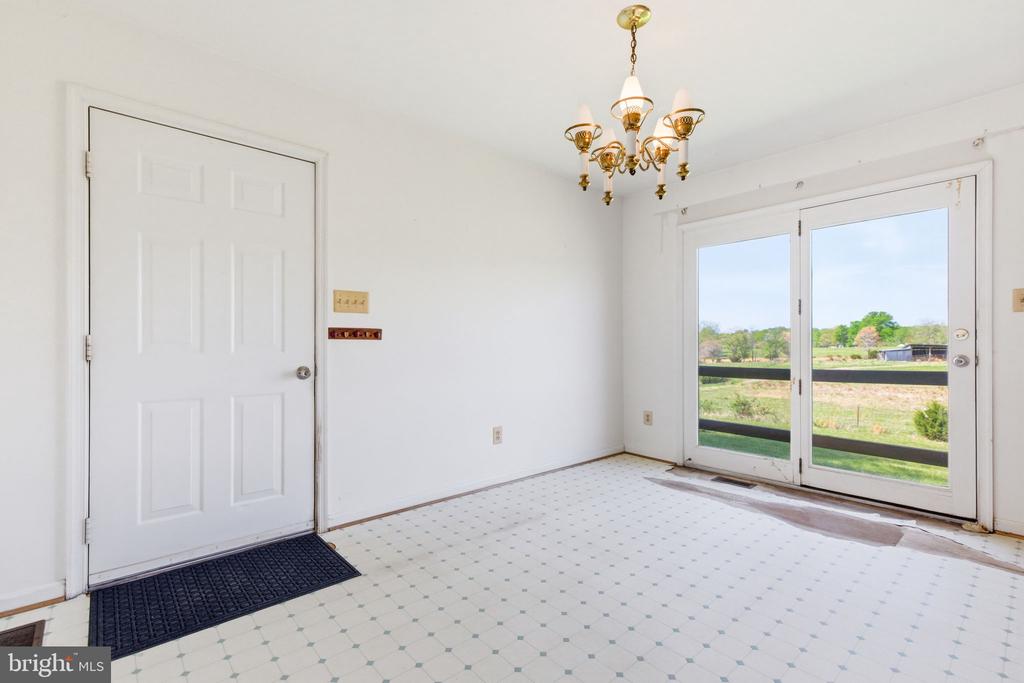 4004 INDIAN RUN RD, AMISSVILLE, Virginia 20106, 3 Bedrooms Bedrooms, ,2 BathroomsBathrooms,Residential,4004 INDIAN RUN RD,VACU2013326 MLS # VACU2013326