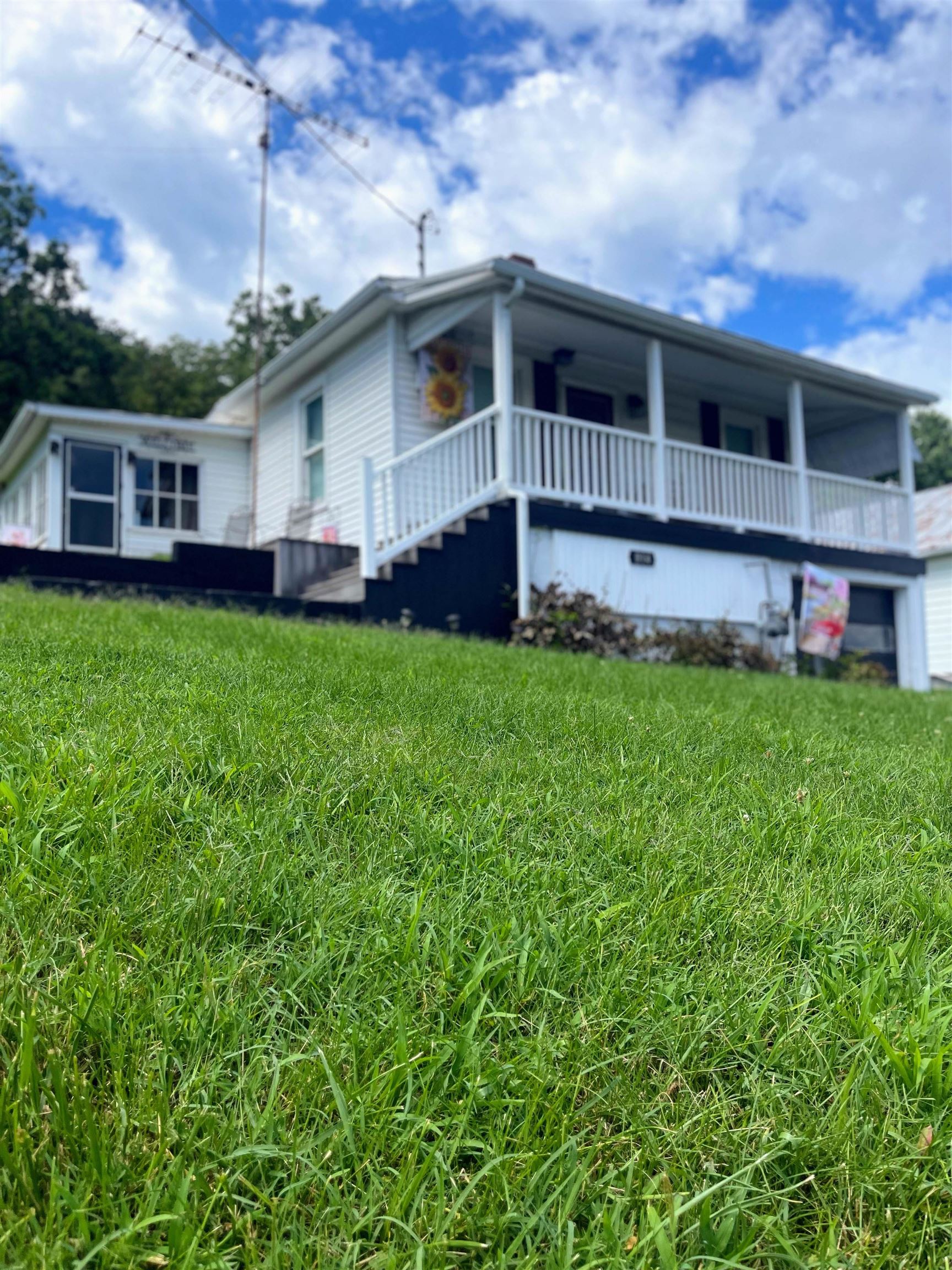 914 ALTA ST, STAUNTON, Virginia 24401, 3 Bedrooms Bedrooms, ,1 BathroomBathrooms,Residential,914 ALTA ST,667408 MLS # 667408