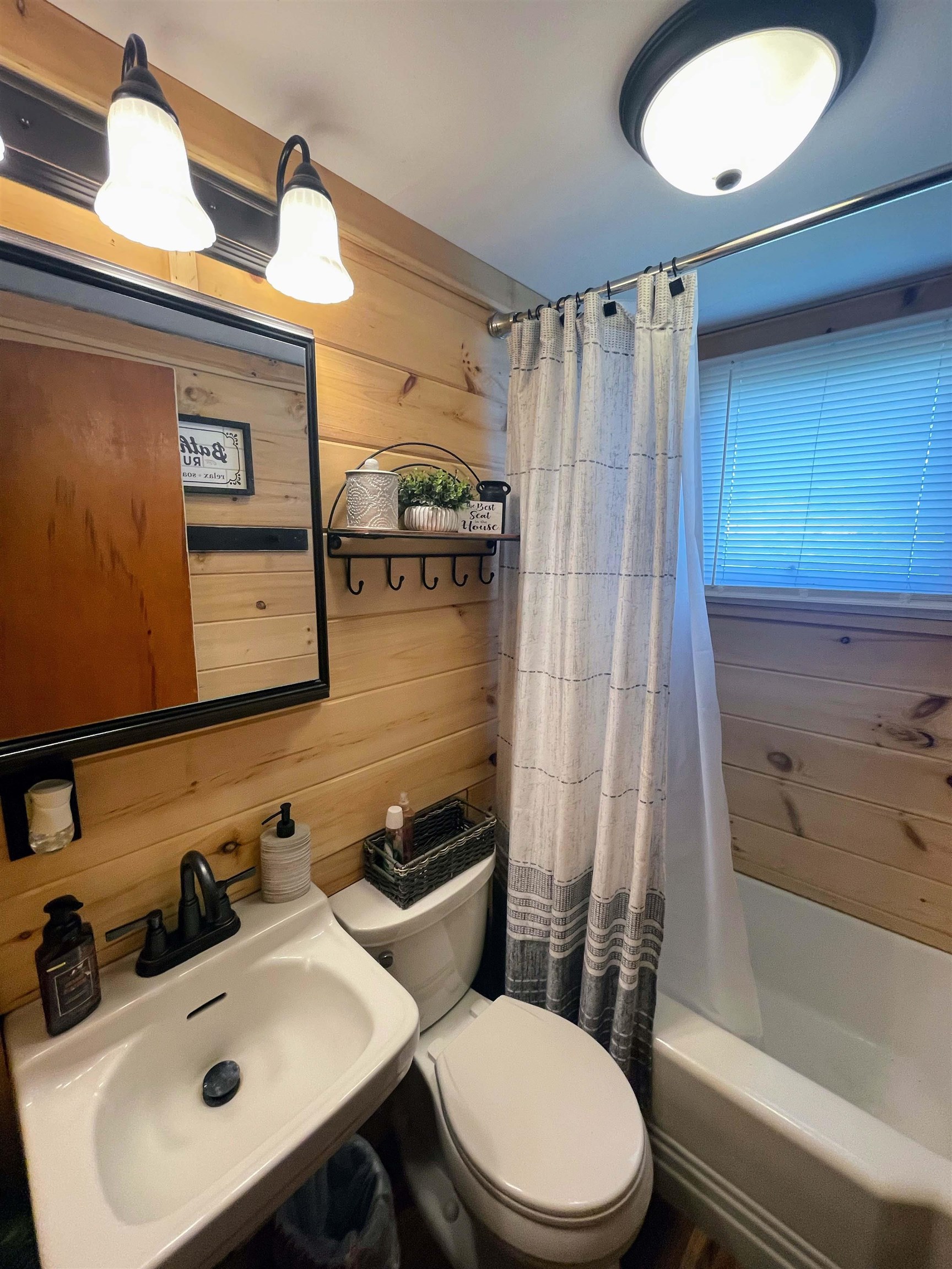 914 ALTA ST, STAUNTON, Virginia 24401, 3 Bedrooms Bedrooms, ,1 BathroomBathrooms,Residential,914 ALTA ST,667408 MLS # 667408