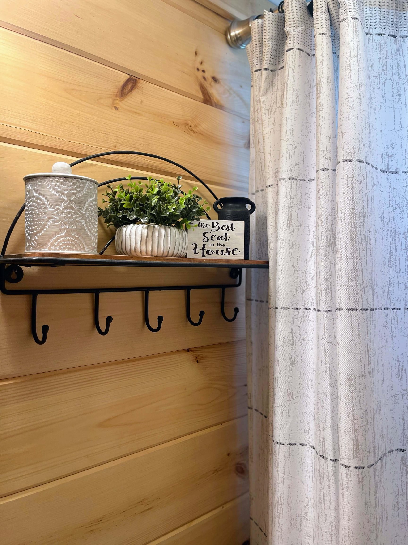 914 ALTA ST, STAUNTON, Virginia 24401, 3 Bedrooms Bedrooms, ,1 BathroomBathrooms,Residential,914 ALTA ST,667408 MLS # 667408