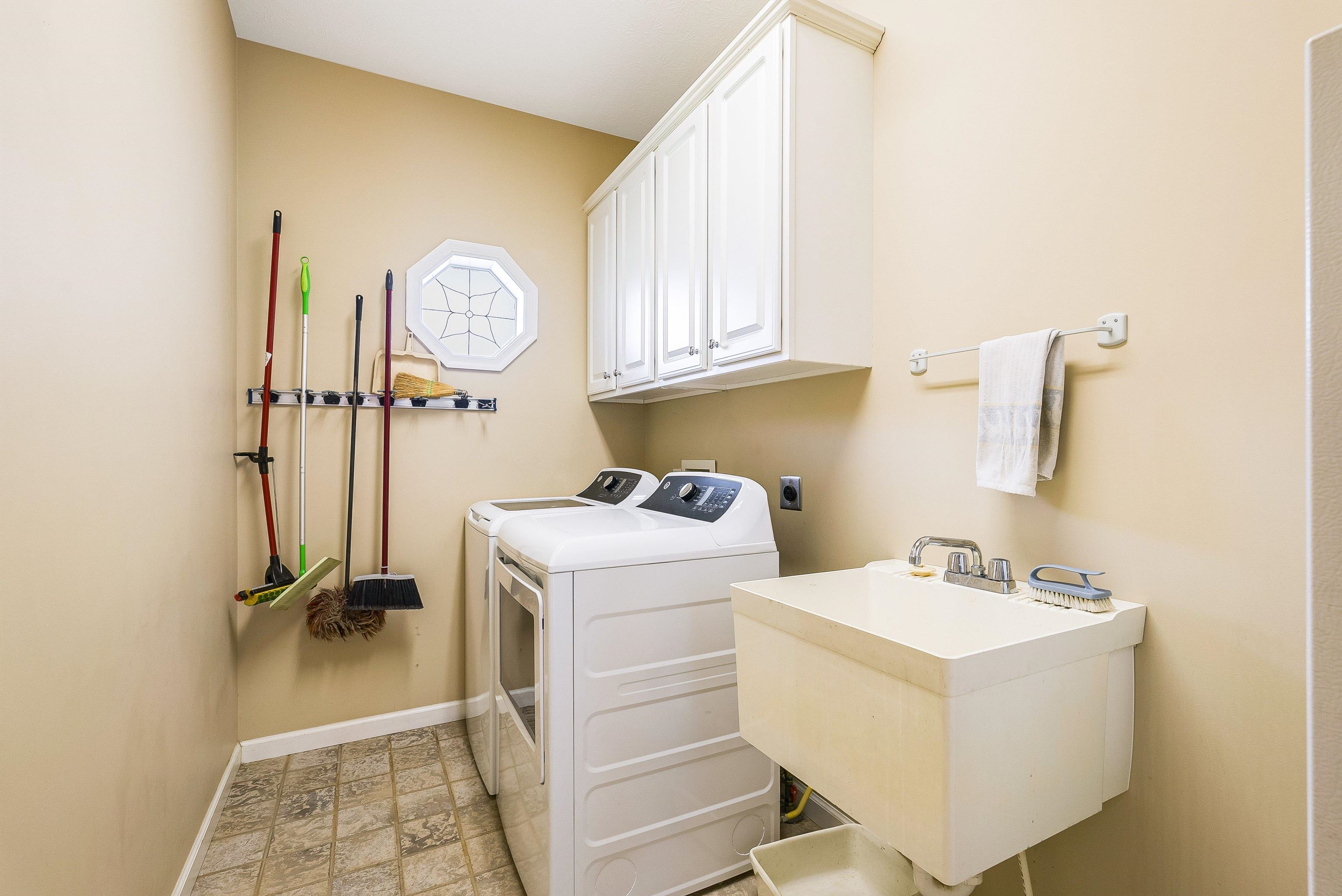 84 WINDSOR DR, FISHERSVILLE, Virginia 22939, 3 Bedrooms Bedrooms, ,2 BathroomsBathrooms,Residential,84 WINDSOR DR,675925 MLS # 675925