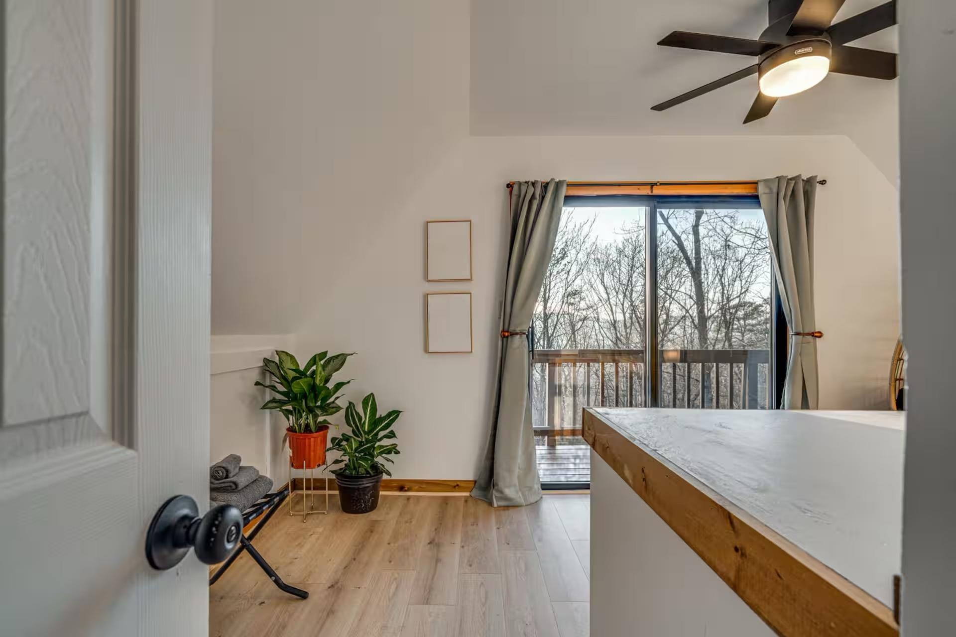 218 N VIEW DR, STANLEY, Virginia 22851, 3 Bedrooms Bedrooms, ,2 BathroomsBathrooms,Residential,Jax Mountain Escape: Hot tub, movies and dogs.,218 N VIEW DR,675941 MLS # 675941