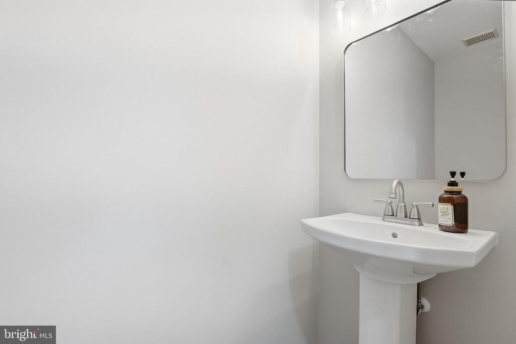 3229 COLVIN RD, AMISSVILLE, Virginia 20106, 3 Bedrooms Bedrooms, ,2 BathroomsBathrooms,Residential,3229 COLVIN RD,VACU2012664 MLS # VACU2012664