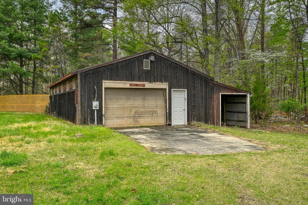 1011 LAKE MONTICELLO RD, PALMYRA, Virginia 22963, 3 Bedrooms Bedrooms, ,3 BathroomsBathrooms,Residential,1011 LAKE MONTICELLO RD,VAFN2000652 MLS # VAFN2000652