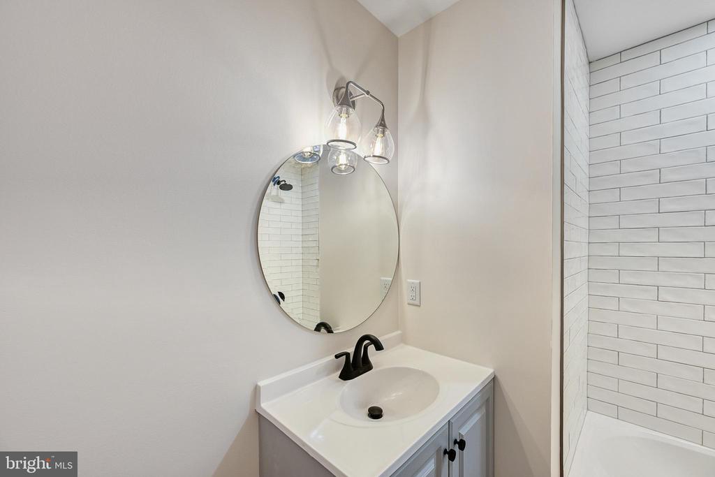 1011 LAKE MONTICELLO RD, PALMYRA, Virginia 22963, 3 Bedrooms Bedrooms, ,3 BathroomsBathrooms,Residential,1011 LAKE MONTICELLO RD,VAFN2000652 MLS # VAFN2000652