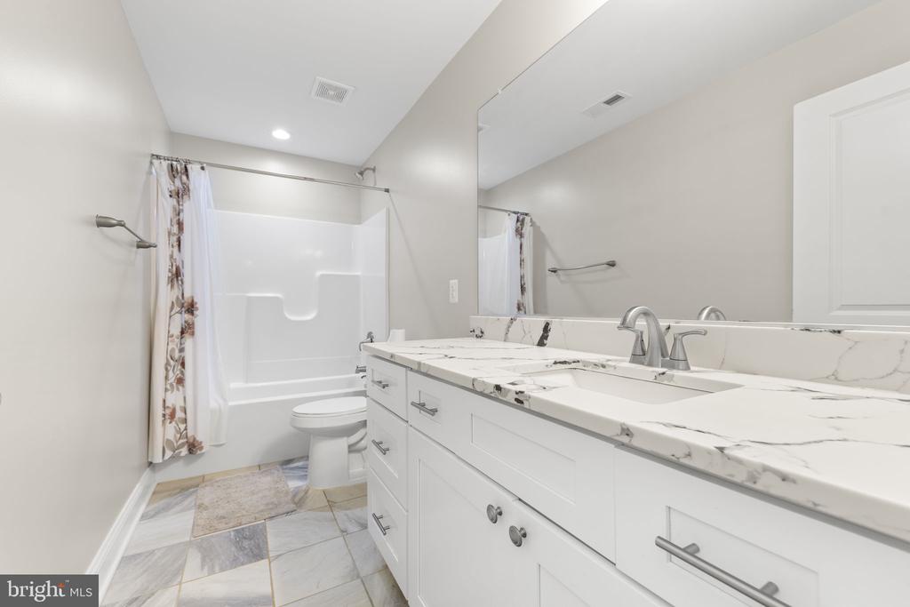 11522 LIGHT LN, SPOTSYLVANIA, Virginia 22551, 4 Bedrooms Bedrooms, ,3 BathroomsBathrooms,Residential,11522 LIGHT LN,VASP2040626 MLS # VASP2040626