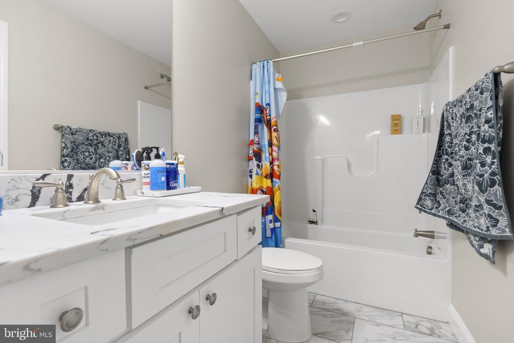 11522 LIGHT LN, SPOTSYLVANIA, Virginia 22551, 4 Bedrooms Bedrooms, ,3 BathroomsBathrooms,Residential,11522 LIGHT LN,VASP2040626 MLS # VASP2040626