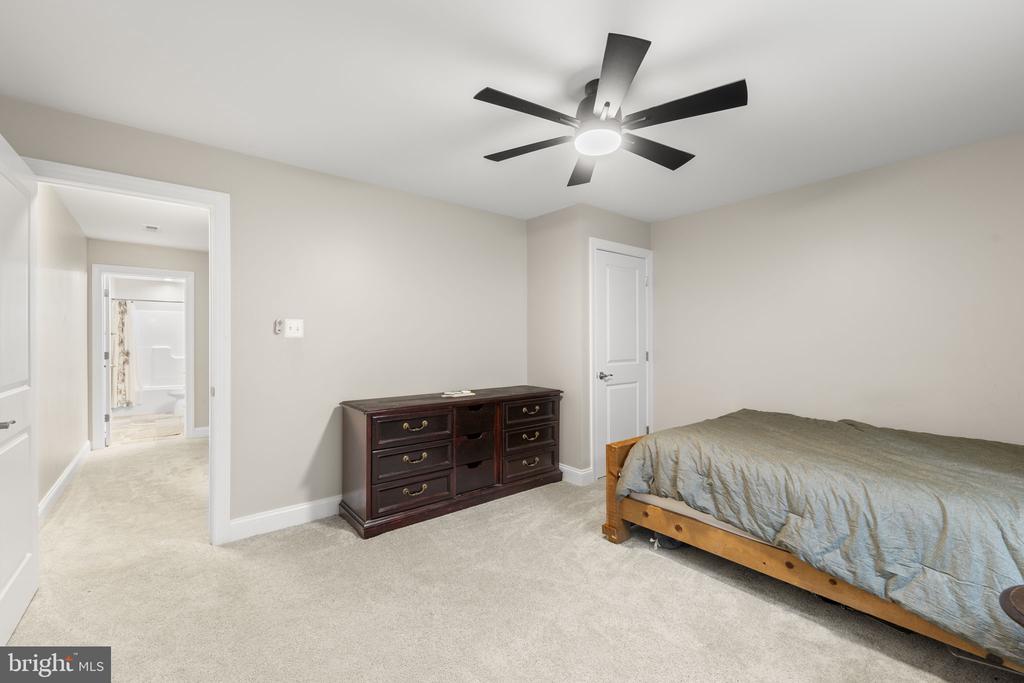 11522 LIGHT LN, SPOTSYLVANIA, Virginia 22551, 4 Bedrooms Bedrooms, ,3 BathroomsBathrooms,Residential,11522 LIGHT LN,VASP2040626 MLS # VASP2040626