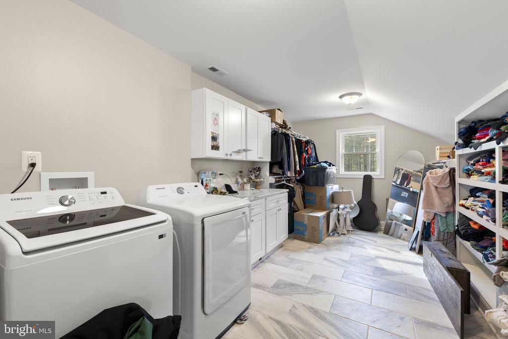 11522 LIGHT LN, SPOTSYLVANIA, Virginia 22551, 4 Bedrooms Bedrooms, ,3 BathroomsBathrooms,Residential,11522 LIGHT LN,VASP2040626 MLS # VASP2040626