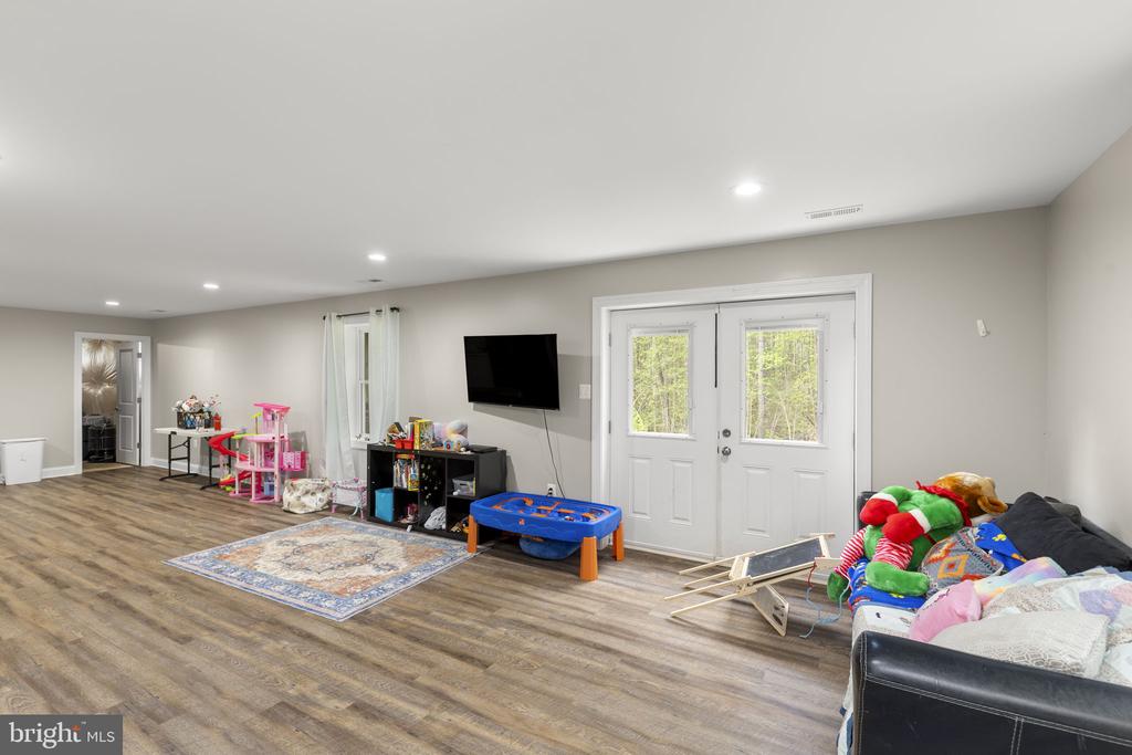 11522 LIGHT LN, SPOTSYLVANIA, Virginia 22551, 4 Bedrooms Bedrooms, ,3 BathroomsBathrooms,Residential,11522 LIGHT LN,VASP2040626 MLS # VASP2040626