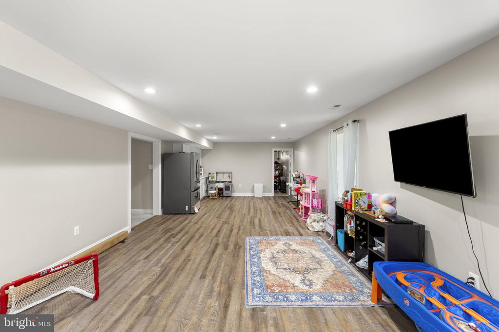 11522 LIGHT LN, SPOTSYLVANIA, Virginia 22551, 4 Bedrooms Bedrooms, ,3 BathroomsBathrooms,Residential,11522 LIGHT LN,VASP2040626 MLS # VASP2040626