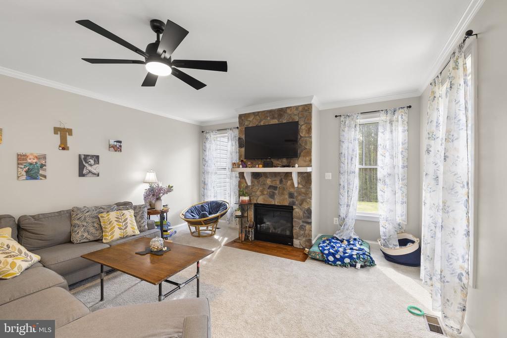 11522 LIGHT LN, SPOTSYLVANIA, Virginia 22551, 4 Bedrooms Bedrooms, ,3 BathroomsBathrooms,Residential,11522 LIGHT LN,VASP2040626 MLS # VASP2040626