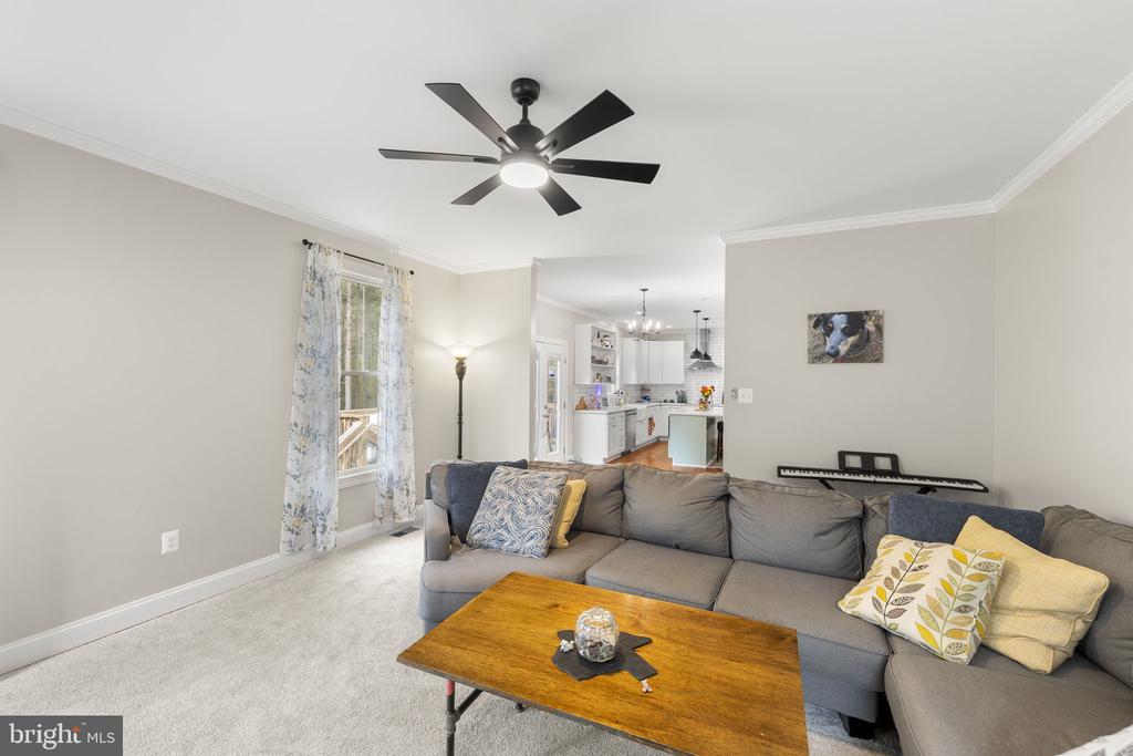 11522 LIGHT LN, SPOTSYLVANIA, Virginia 22551, 4 Bedrooms Bedrooms, ,3 BathroomsBathrooms,Residential,11522 LIGHT LN,VASP2040626 MLS # VASP2040626