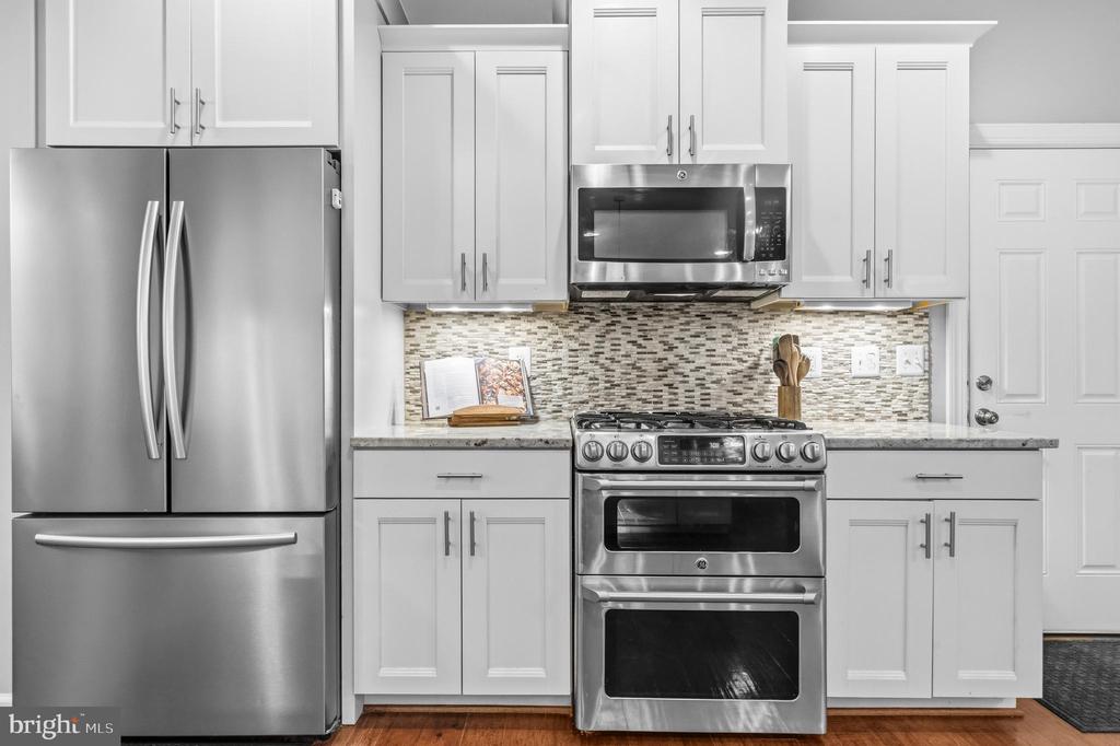 16379 COVEY CIR, AMISSVILLE, Virginia 20106, 5 Bedrooms Bedrooms, ,3 BathroomsBathrooms,Residential,16379 COVEY CIR,VACU2013312 MLS # VACU2013312