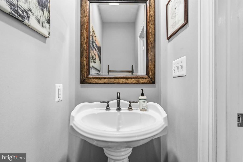 16379 COVEY CIR, AMISSVILLE, Virginia 20106, 5 Bedrooms Bedrooms, ,3 BathroomsBathrooms,Residential,16379 COVEY CIR,VACU2013312 MLS # VACU2013312