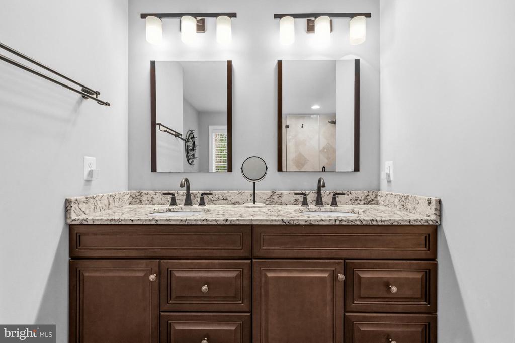 16379 COVEY CIR, AMISSVILLE, Virginia 20106, 5 Bedrooms Bedrooms, ,3 BathroomsBathrooms,Residential,16379 COVEY CIR,VACU2013312 MLS # VACU2013312