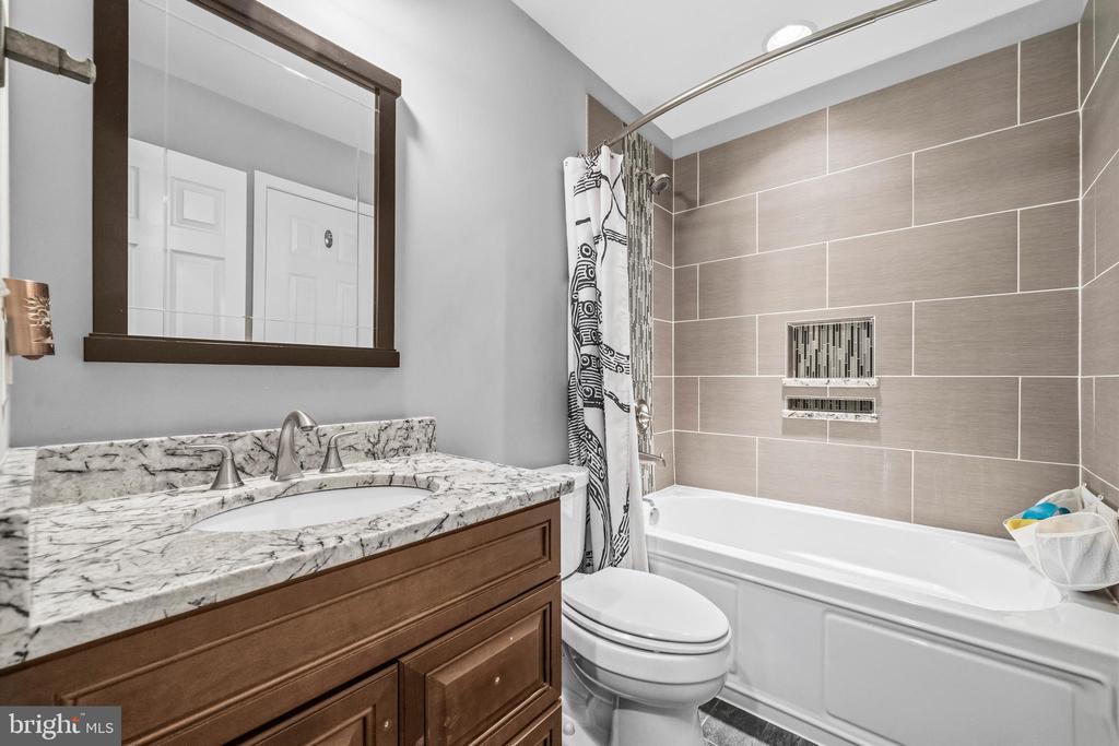 16379 COVEY CIR, AMISSVILLE, Virginia 20106, 5 Bedrooms Bedrooms, ,3 BathroomsBathrooms,Residential,16379 COVEY CIR,VACU2013312 MLS # VACU2013312