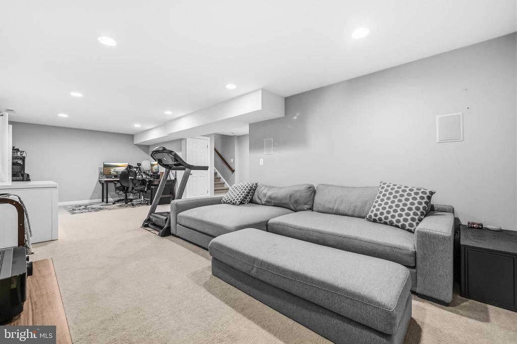 16379 COVEY CIR, AMISSVILLE, Virginia 20106, 5 Bedrooms Bedrooms, ,3 BathroomsBathrooms,Residential,16379 COVEY CIR,VACU2013312 MLS # VACU2013312