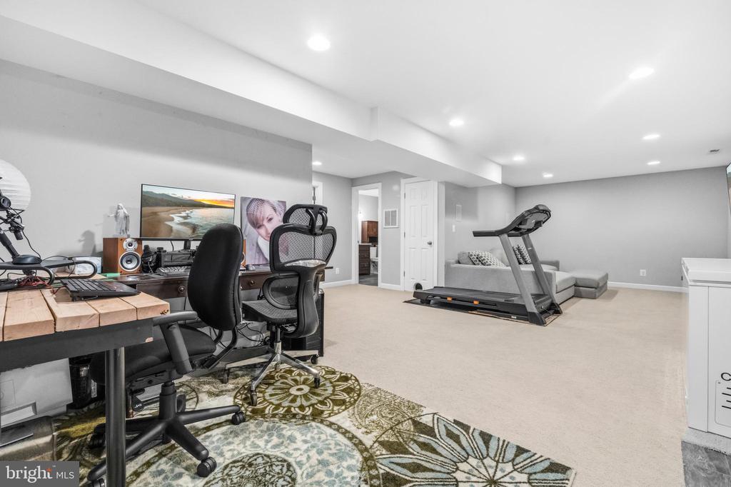 16379 COVEY CIR, AMISSVILLE, Virginia 20106, 5 Bedrooms Bedrooms, ,3 BathroomsBathrooms,Residential,16379 COVEY CIR,VACU2013312 MLS # VACU2013312