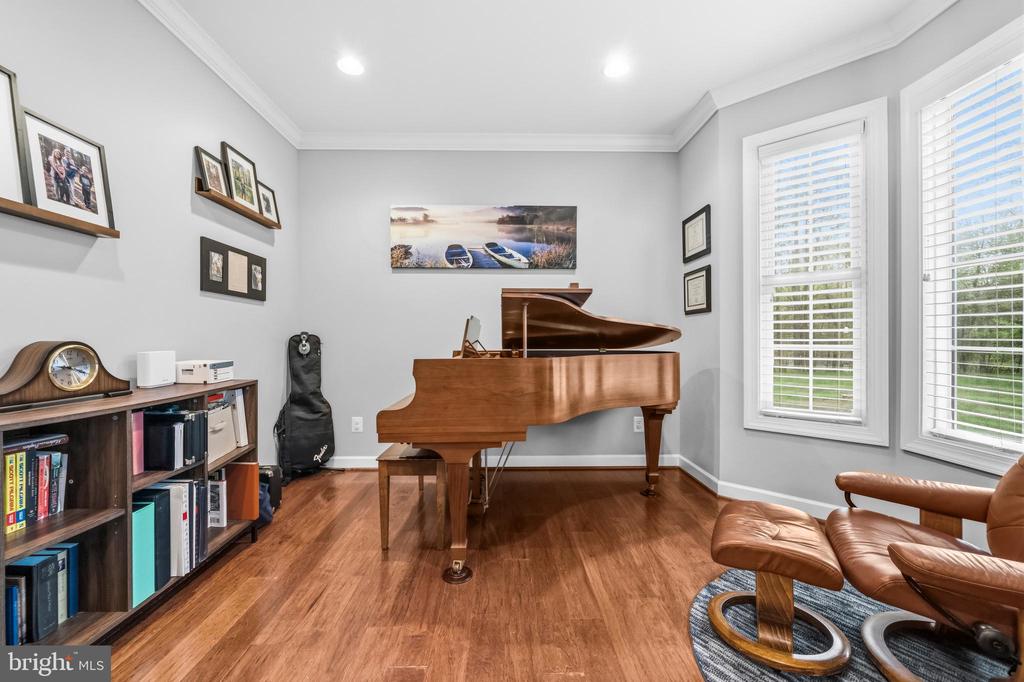 16379 COVEY CIR, AMISSVILLE, Virginia 20106, 5 Bedrooms Bedrooms, ,3 BathroomsBathrooms,Residential,16379 COVEY CIR,VACU2013312 MLS # VACU2013312