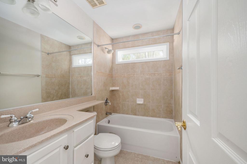 109 CEDAR CT, LOCUST GROVE, Virginia 22508, 3 Bedrooms Bedrooms, ,2 BathroomsBathrooms,Residential,LAKE OF THE WOODS,109 CEDAR CT,VAOR2013838 MLS # VAOR2013838