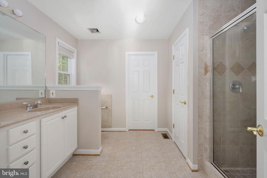 109 CEDAR CT, LOCUST GROVE, Virginia 22508, 3 Bedrooms Bedrooms, ,2 BathroomsBathrooms,Residential,LAKE OF THE WOODS,109 CEDAR CT,VAOR2013838 MLS # VAOR2013838