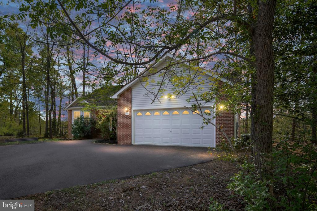 109 CEDAR CT, LOCUST GROVE, Virginia 22508, 3 Bedrooms Bedrooms, ,2 BathroomsBathrooms,Residential,LAKE OF THE WOODS,109 CEDAR CT,VAOR2013838 MLS # VAOR2013838